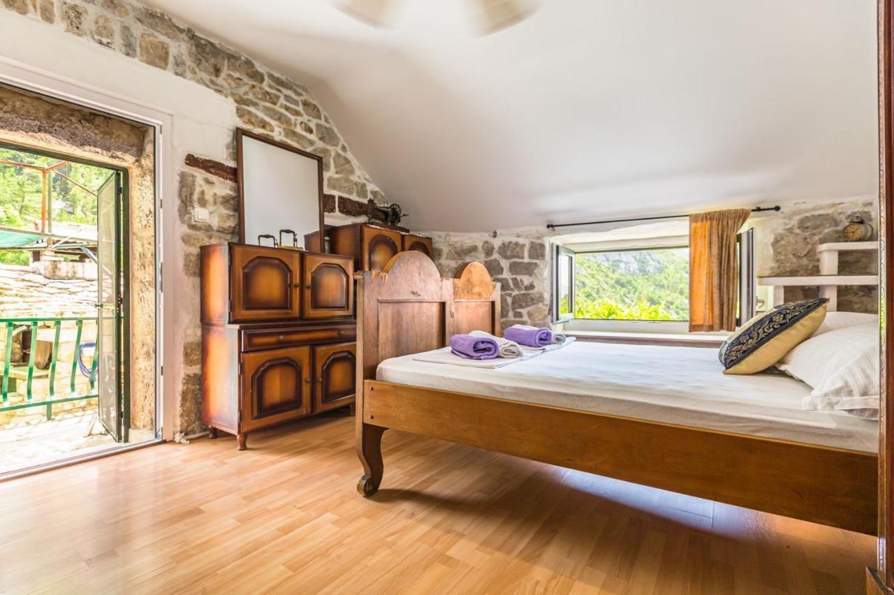 Villa Mini Stone House à Omiš Extérieur photo