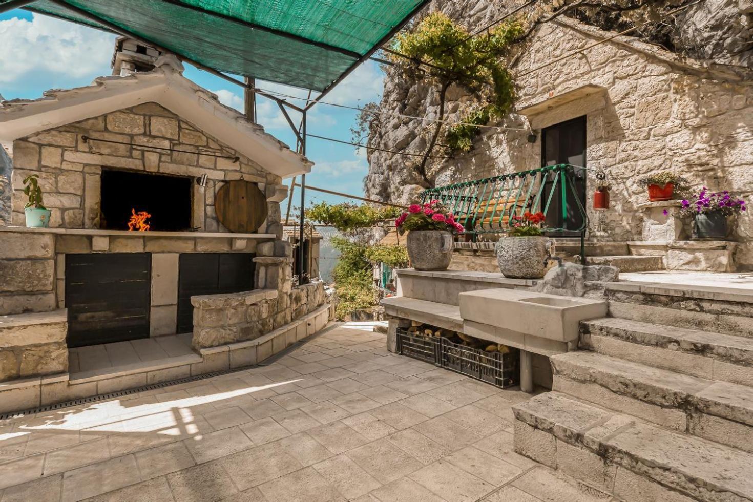 Villa Mini Stone House à Omiš Extérieur photo